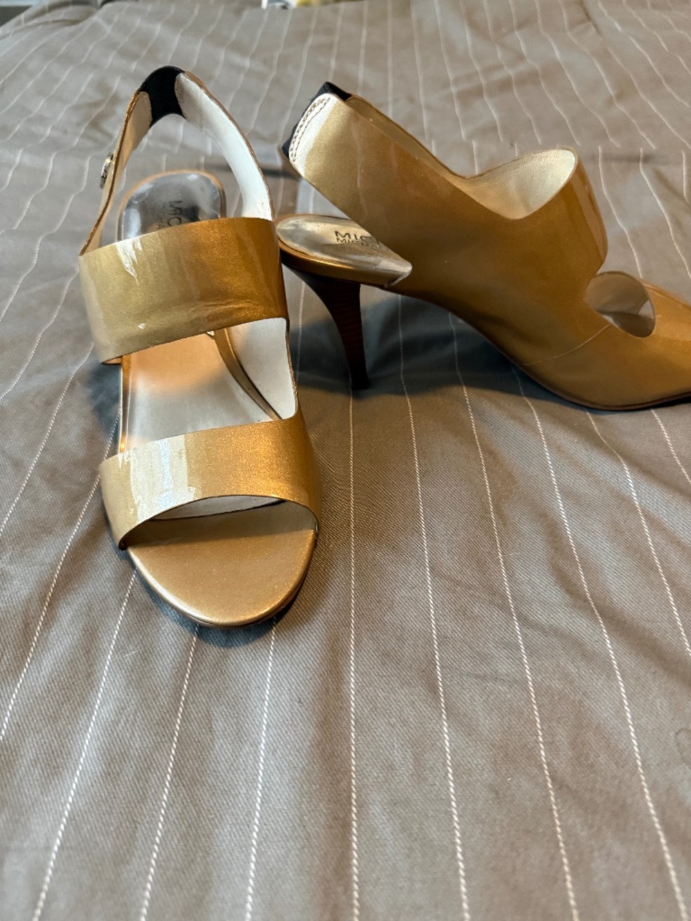 Michael Kors gold pumps